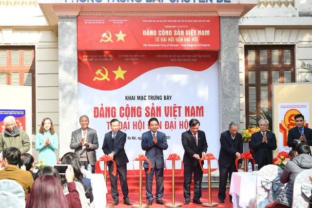Triển lãm trưng bày chuyên đề 'Đảng Cộng Sản Việt Nam - Từ Đại Hội đến Đại Hội'